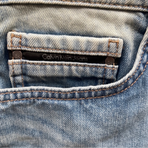 Calvin Klein denim mini skirt Size 30 w/pockets new w/tags distressed stone blue - Picture 7 of 14